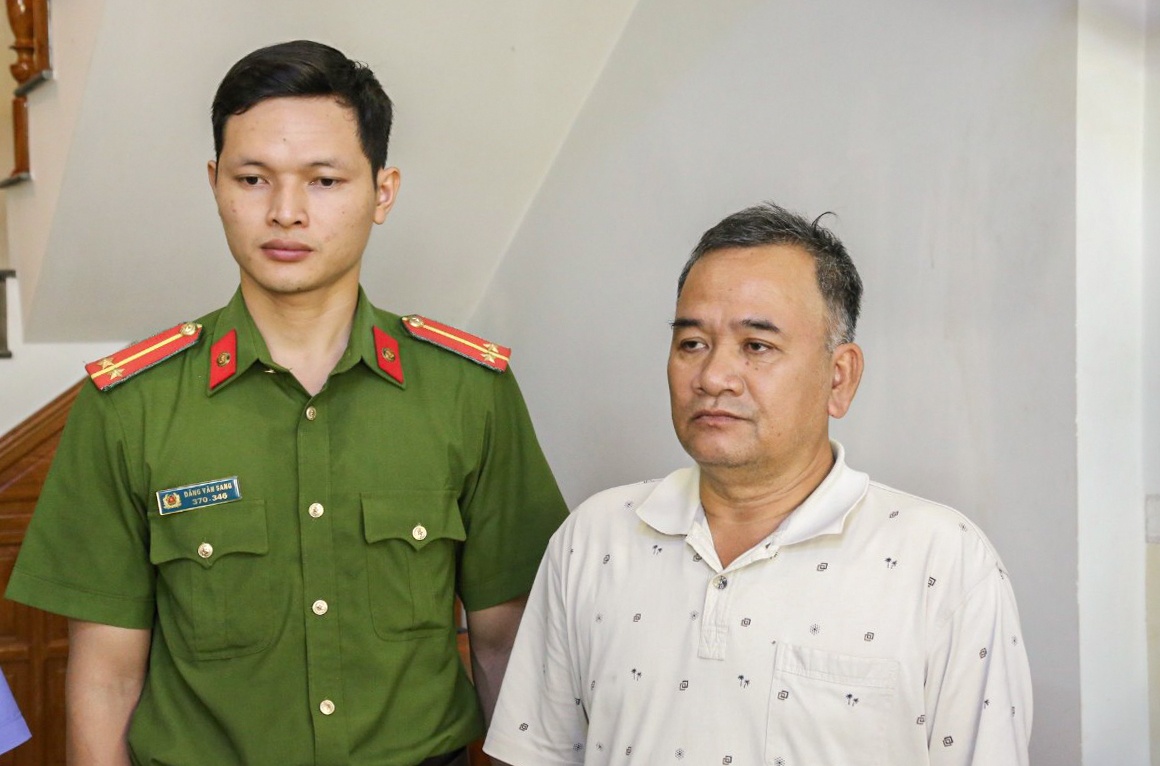 Bat tam giam giam doc trung tam dang kiem o Ninh Thuan hinh anh