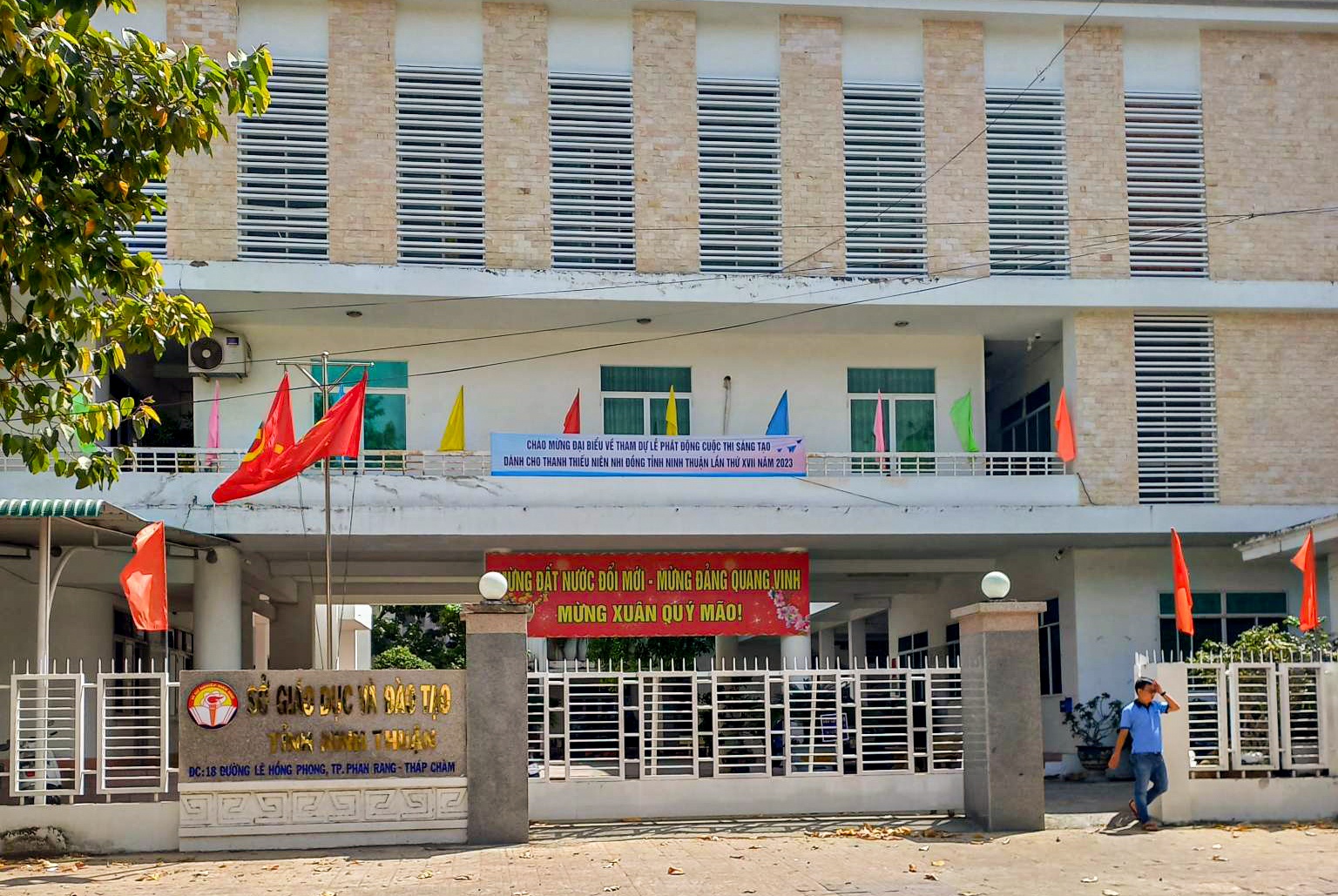 Ninh Thuan ly giai viec phan bo tai san thiet bi giao duc hinh anh