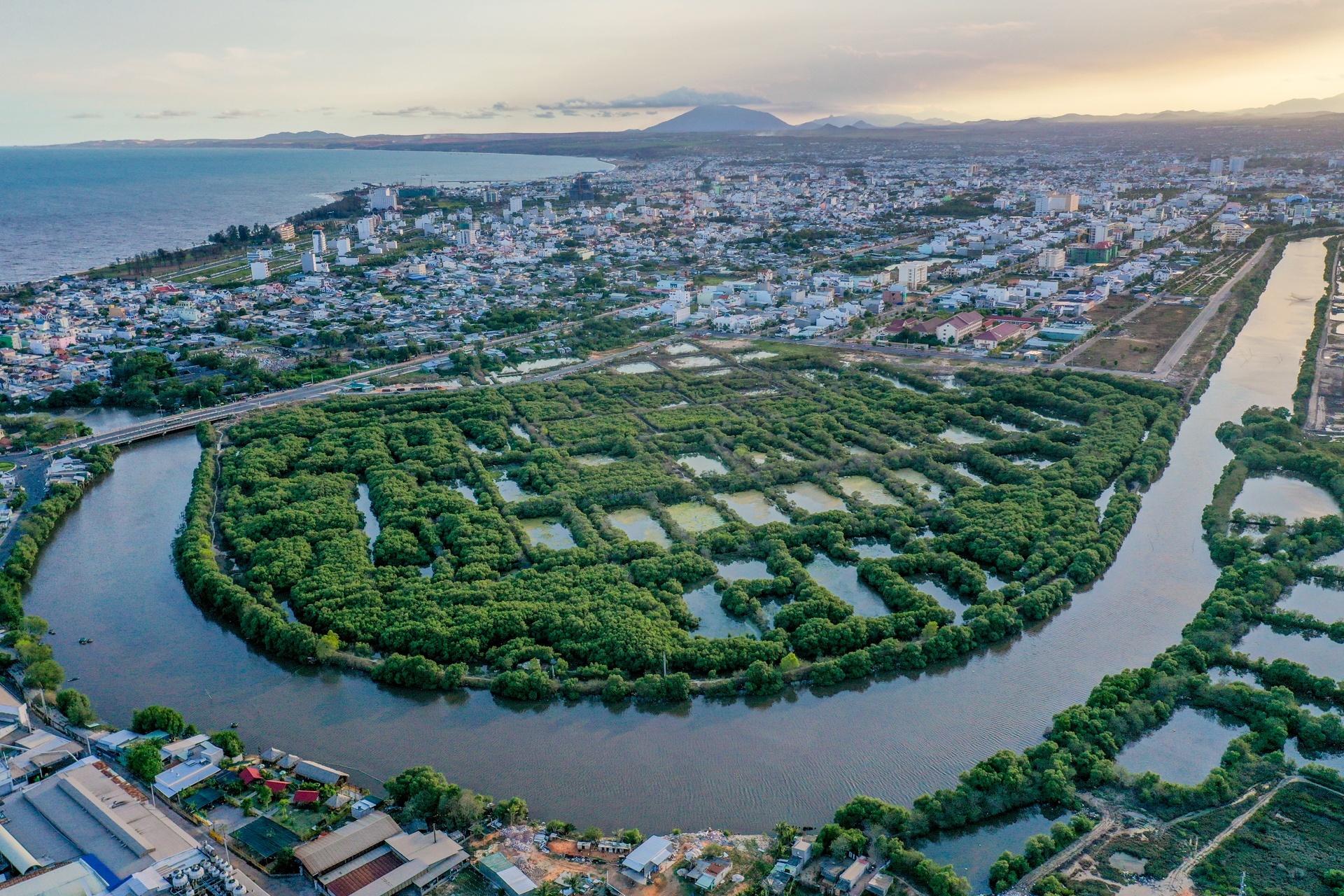 khai mac du lich anh 2