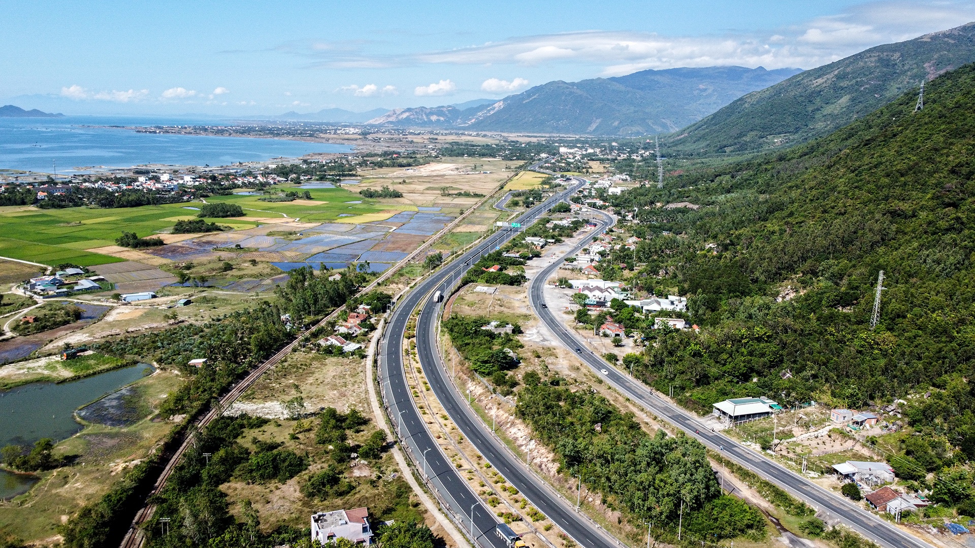 gia dat Van Phong anh 2