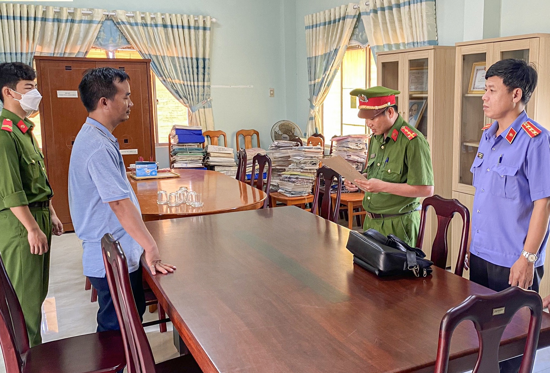 Bat tam giam kiem soat vien cuc quan ly thi truong o Binh Thuan hinh anh