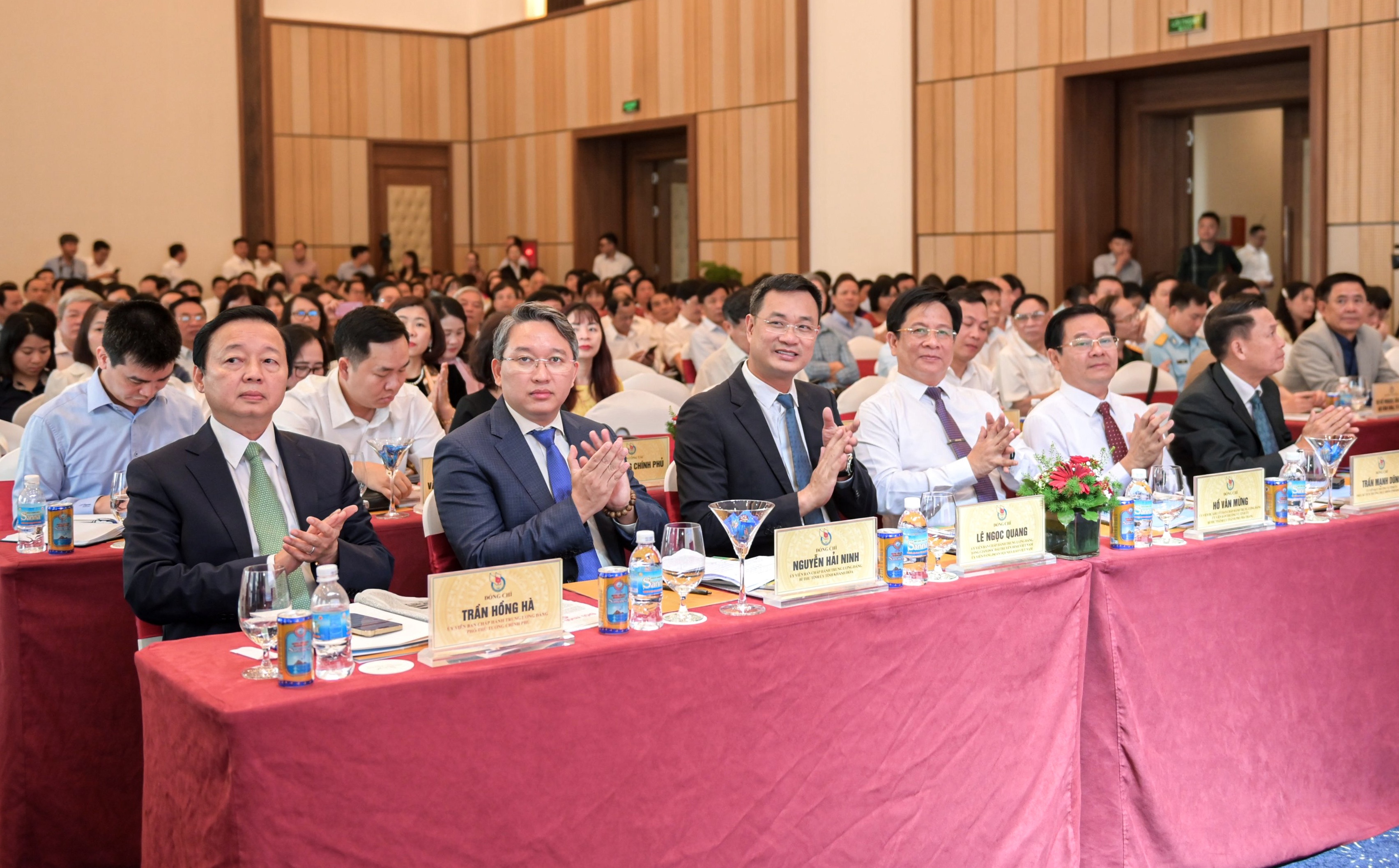 hoi Nha bao VN anh 1