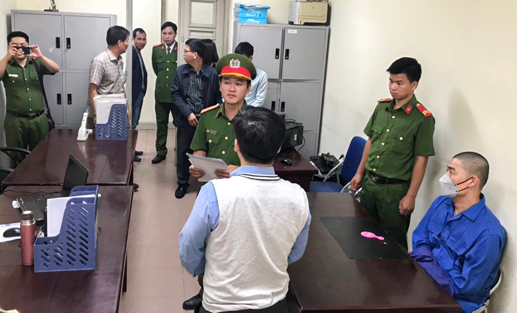 cán bộ Cục đất  ảnh 1 can bo Cuc dat anh 1