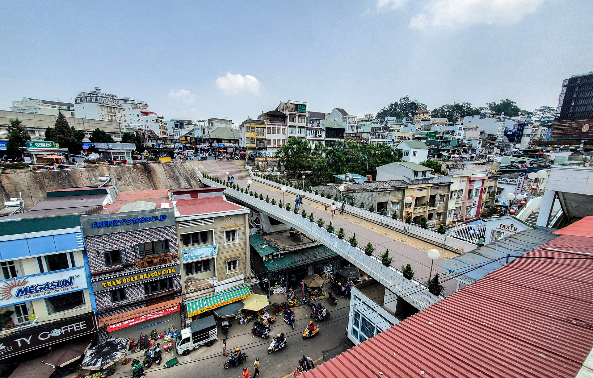 song ao Da Lat anh 1