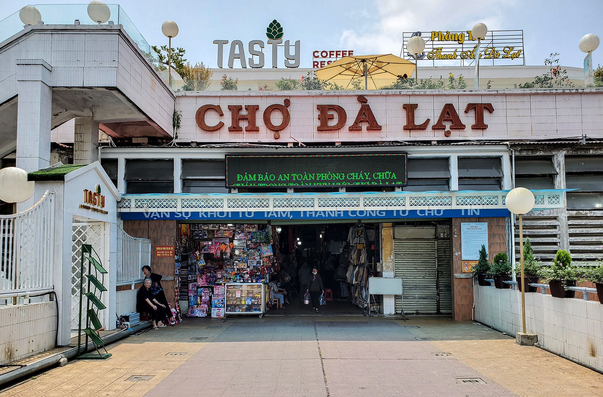 song ao Da Lat anh 2