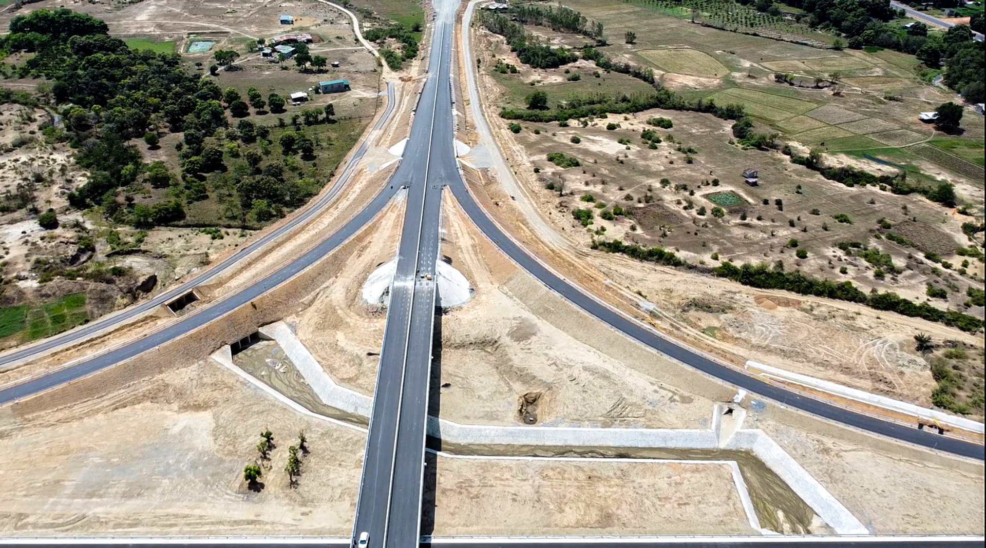 khanh thanh cao toc anh 2