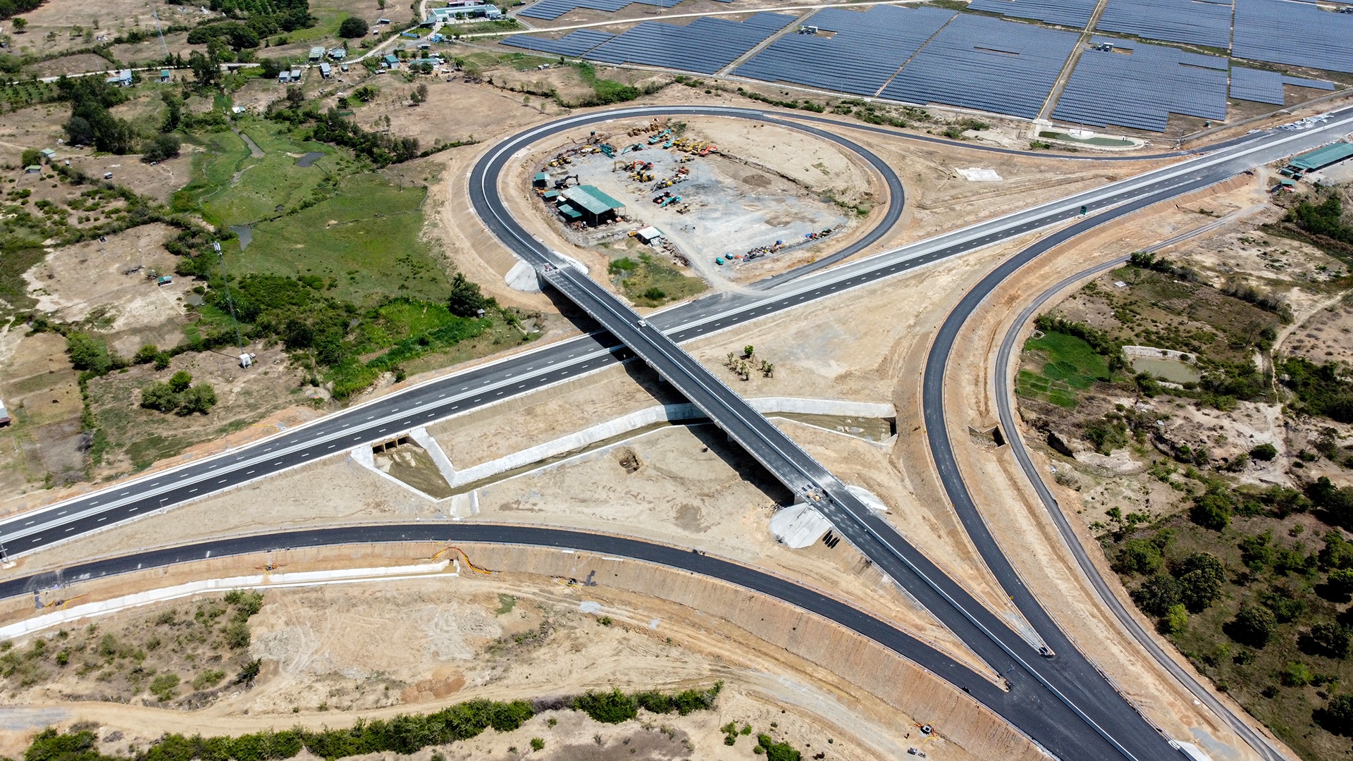 Gap rut hoan thien cao toc Nha Trang - Cam Lam hinh anh