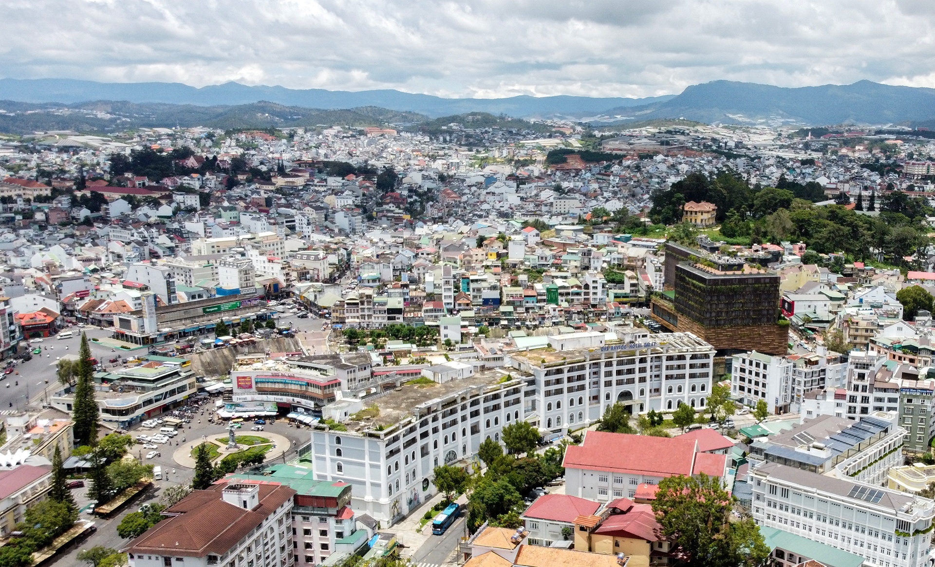 Sap nhap huyen Lac Duong vao TP Da Lat hinh anh