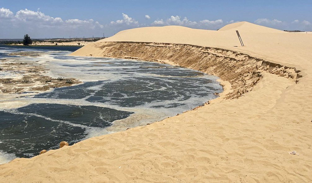 Sat lo doi cat o diem du lich Bau Trang hinh anh