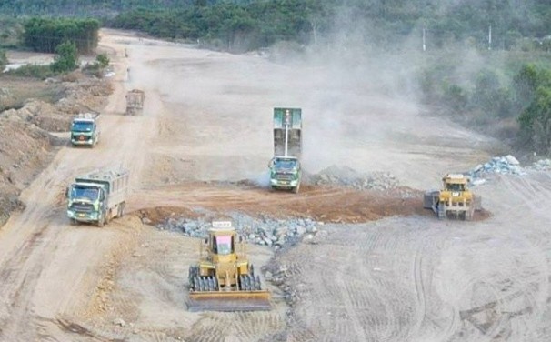 De xuat khai thac dat rung de thi cong cao toc Van Phong - Nha Trang hinh anh