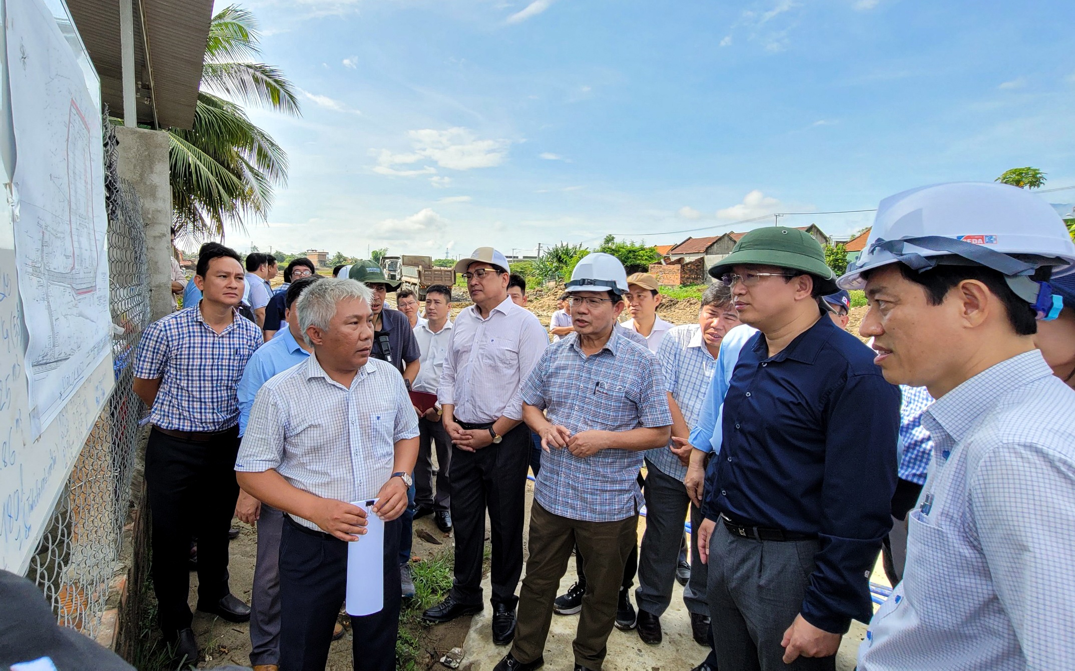 Van Phong Nha Trang anh 2