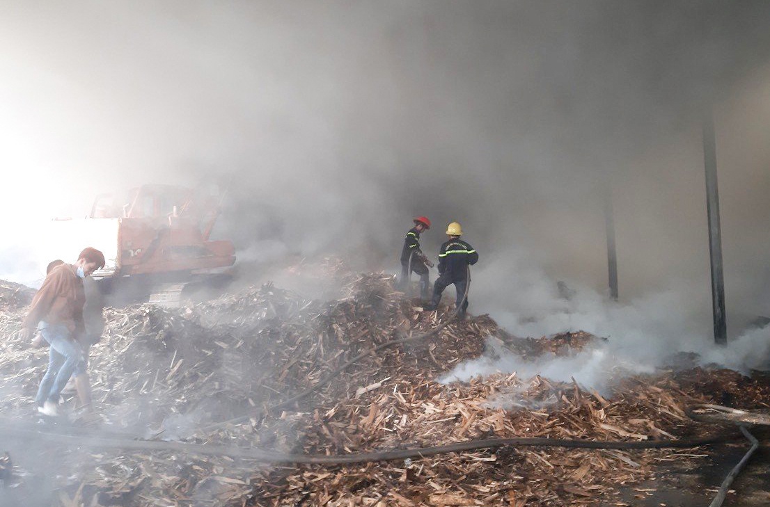 Chay xuong san xuat may tre rong 400 m2 Da Huoai hinh anh