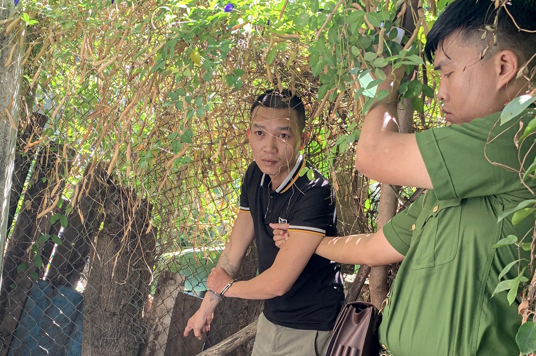 Cuop dung dao khong che chu tiem quan ao o Cam Ranh hinh anh