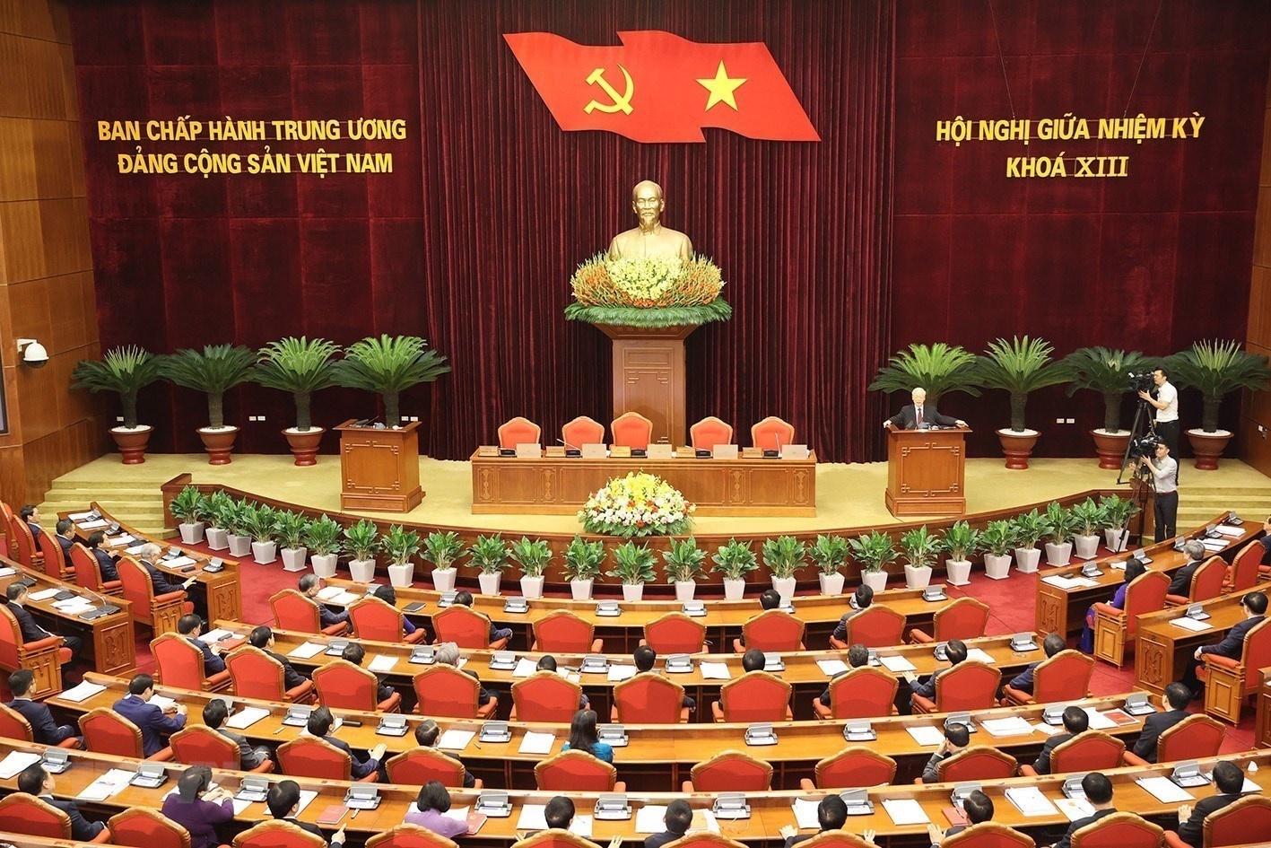 Hoi nghi trung uong 7 anh 2