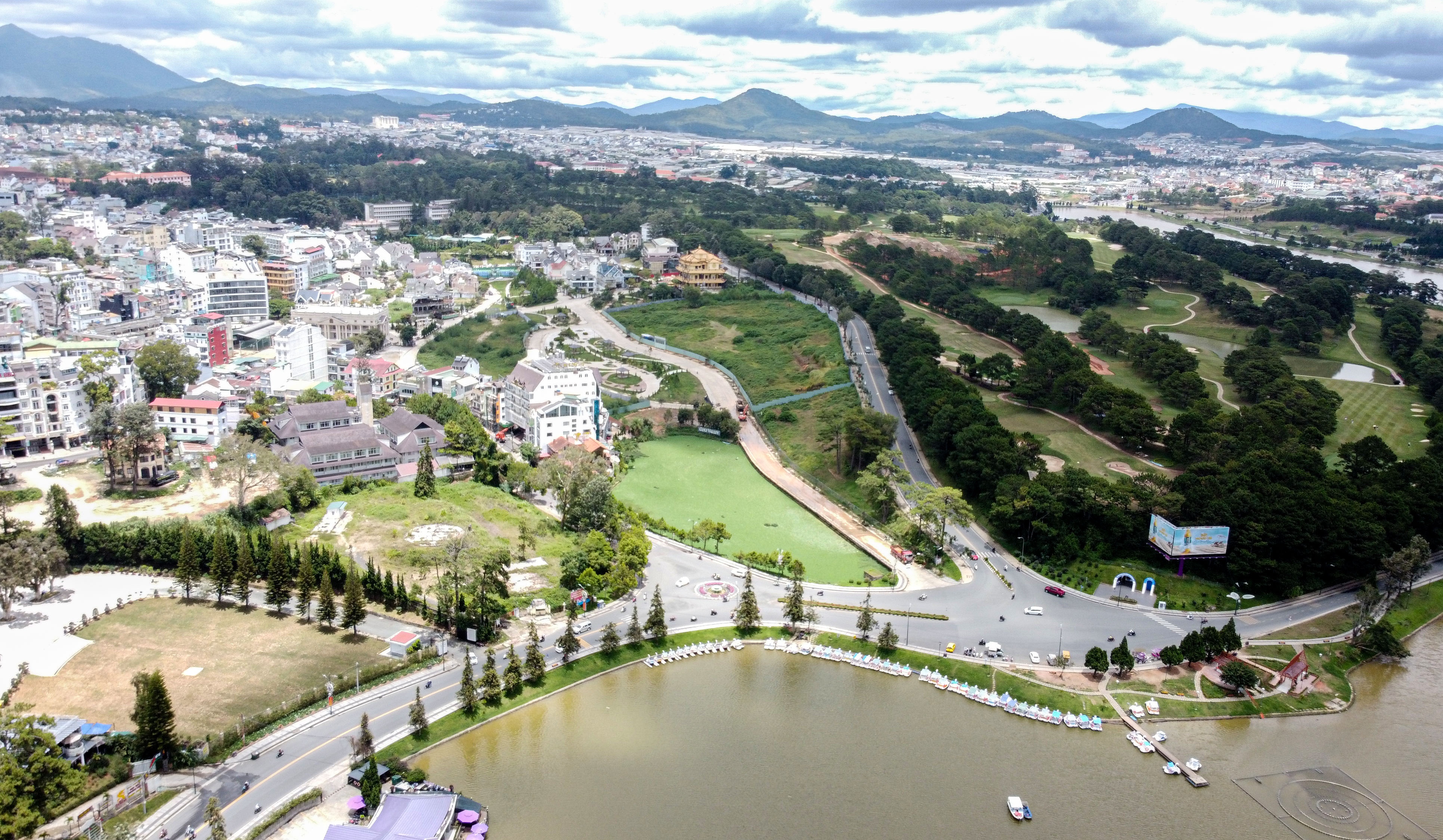 Xin xay khach san 7 tang noi, 4 tang ngam sat danh thang ho Xuan Huong hinh anh