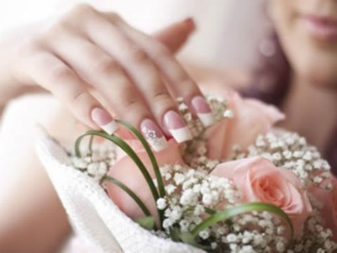 Nhung kieu nail tuyet dep cho co dau trong ngay cuoi hinh anh