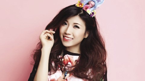 Trang Phap vuot qua cai bong hot girl di hat hinh anh