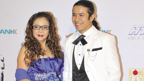 Kasim Hoang Vu: 35 tuoi van phu thuoc vao me? hinh anh