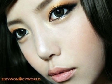 Dep la voi kieu trang diem mat tong mau cam hinh anh