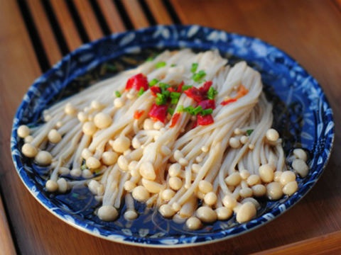 Nam hap cay nong khai vi bua an ngay lanh hinh anh