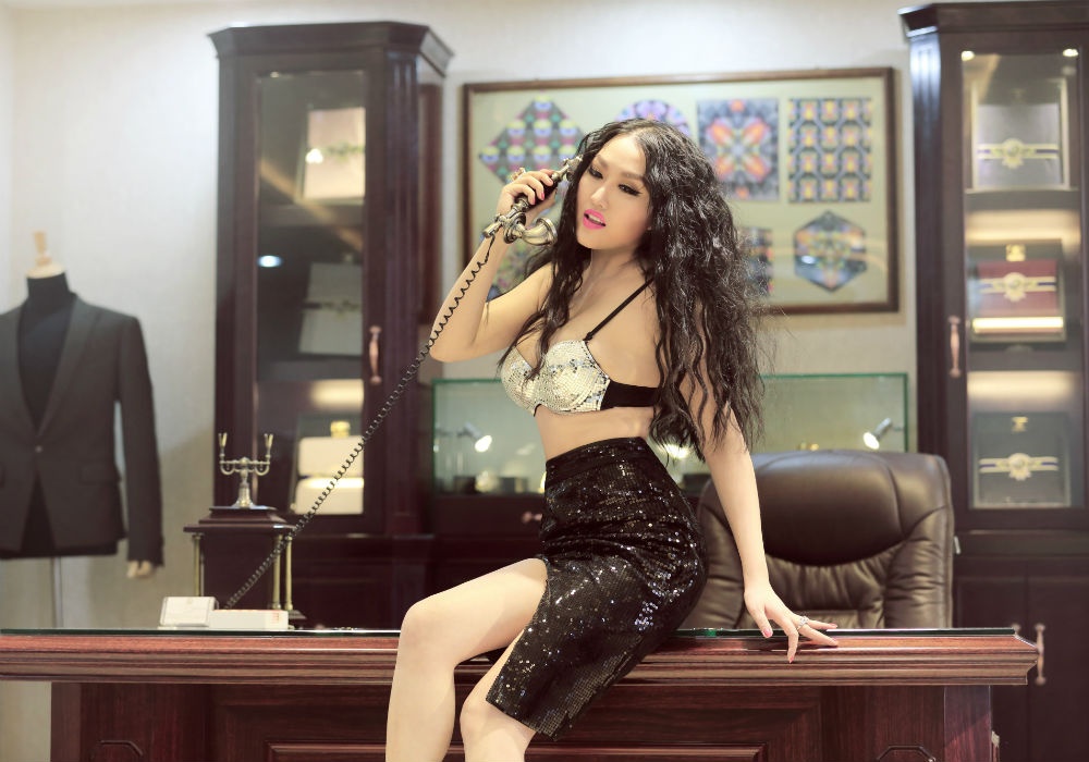 Phi Thanh Van ho bao trong loat anh moi hinh anh