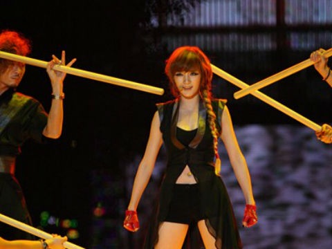 Nhung pha nhao lon cua nghe si Kpop khien fan hoa mat hinh anh