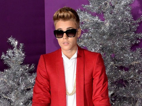 Justin Bieber o nha thue sau be boi nem trung hang xom hinh anh