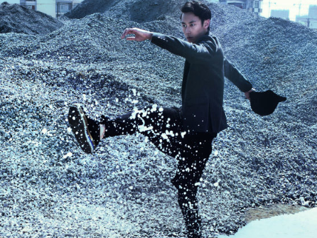 Hot boy Rocker Nguyen pha cach trong loat anh moi hinh anh