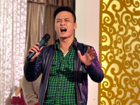 Hong Dang hat 'Con mua tinh yeu' tang khan gia hinh anh