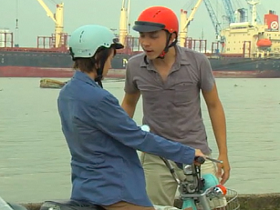 Minh Hang bi trai chan duong danh trong 'Vua di vua khoc' hinh anh