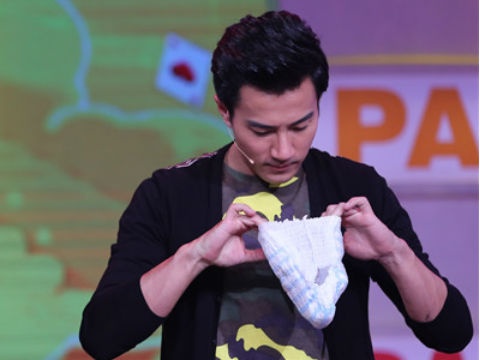 Luu Khai Uy tro tai mac bim cho em be hinh anh