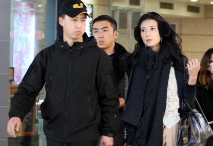 Lam Chi Linh bi che que mua o san bay hinh anh