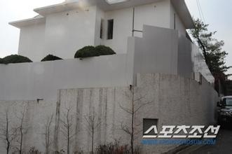 Dù sở hữu tài sản kếch sù nhưng Bae vẫn rất chăm chỉ làm việc và sống trong ngôi giá khiêm tốn, có giá 45 triệu won (khoảng gần <abbr class=