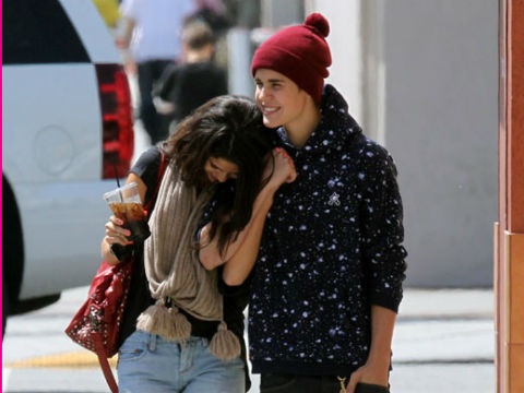 Gia dinh lo so Selena bo nha theo Justin Bieber hinh anh