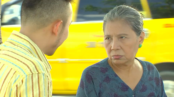 Bà nội là một trong những nhân vật ấn tượng nhất phim. 