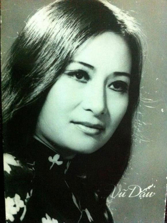 Nghệ sĩ Vũ Dậu với gương mặt và tiếng hát lay động.