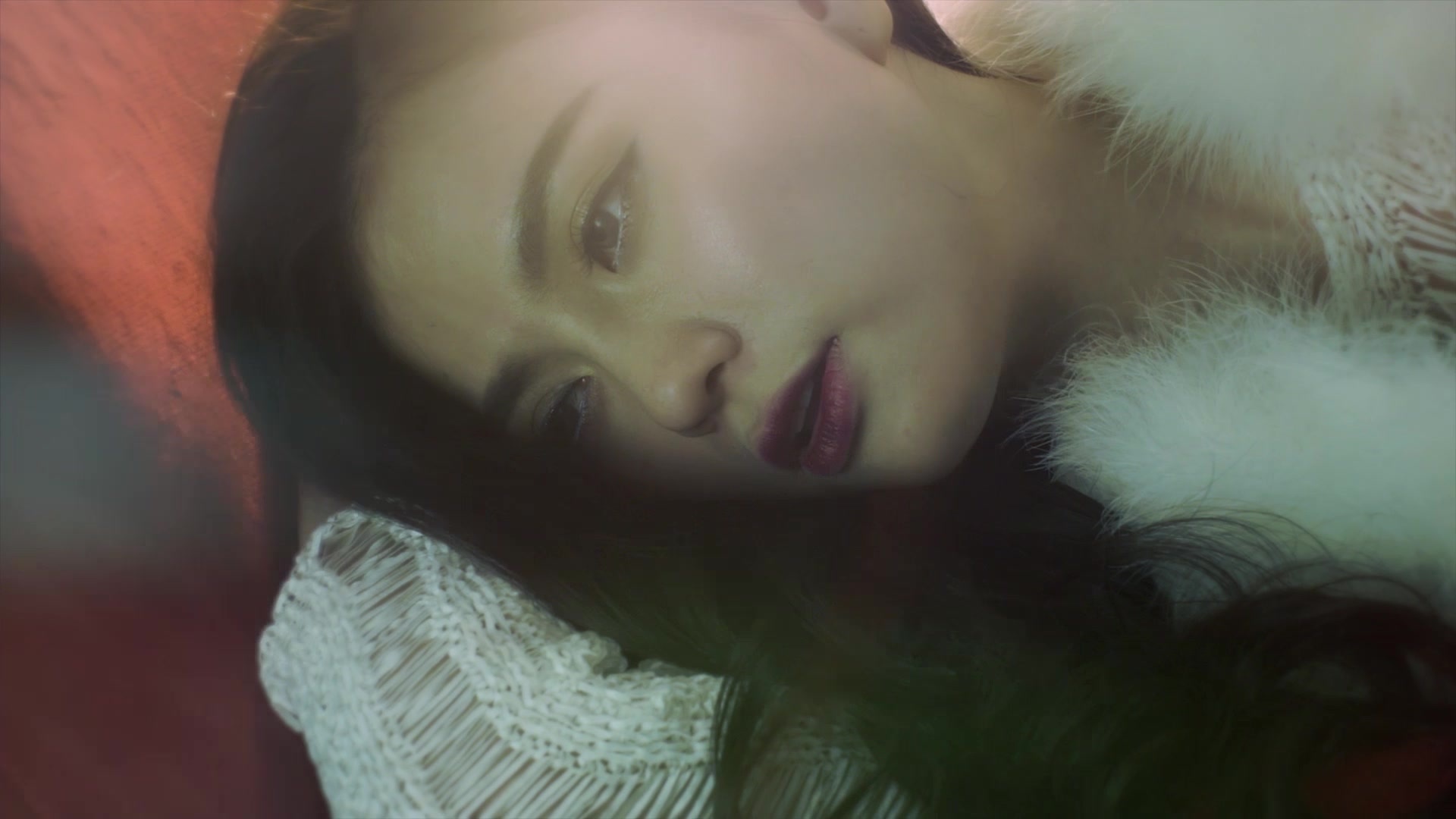 MV 'Khoang cach' - Thu Thuy hinh anh