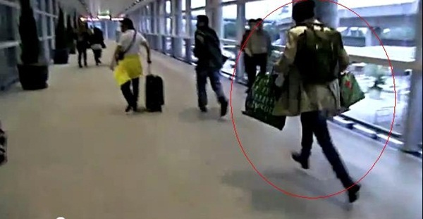 Choi Si Won vừa bị thương vừa phải chạy toán loạn vì sợ sệt tại sân bay Thâm Quyến.