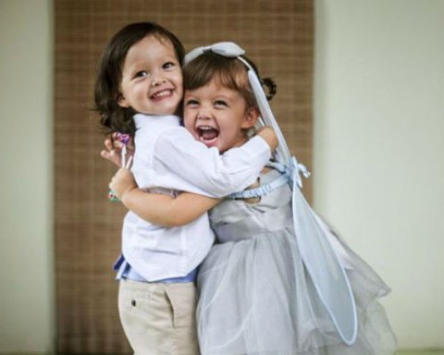 Cap song sinh cua Hong Nhung om nhau trong ngay sinh nhat hinh anh