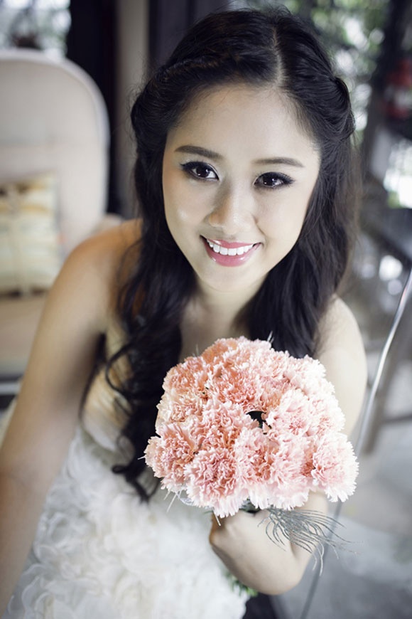 Xí Ngầu (tên thật là Nguyễn Ngô Hoàng Châu) - con gái đầu của NSƯT Hồng Vân cũng bộc lộ năng khiếu nghệ thuật của mình từ khi còn nhỏ. Được sự ủng hộ về chuyên môn từ gia đình, cộng với chiều cao nổi bật 1,79m, nét đẹp mặn mà và khiếu diễn xuất trời phú di truyền từ mẹ, Hoàng Châu chắc chắn sẽ có một tương lai tươi sáng đầy hứa hẹn nếu quyết định đi theo con đường nghệ thuật.