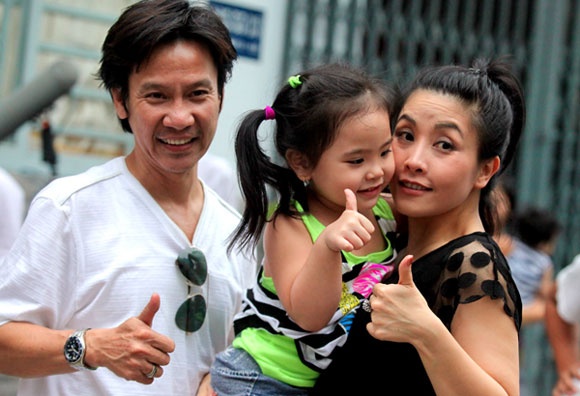 Diễn viên Kiều Oanh và chồng cũ Lê Huỳnh rất ủng hộ con gái đến với làng giải trí và nghệ thuật. Nữ diễn viên tạo mọi điều kiện tốt nhất để con gái được phát huy năng khiếu của mình.