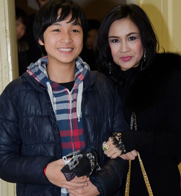 Sinh trưởng trong một gia đình với nhiều thế hệ gắn bó với âm nhạc, Đăng Quang thừa hưởng năng khiếu cảm thụ và biểu diễn âm nhạc tuyệt vời. Hiện đang theo học tại Học viện âm nhạc quốc gia Việt Nam, cậu bé tài năng này sẽ còn vươn xa hơn trên trường âm nhạc quốc tế.