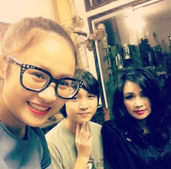 Ngoài Đăng Quang, con gái lớn Thiên Thanh của nữ diva cũng hứa hẹn là một nghệ sĩ trong tương lai. Cô gái 18 tuổi sở hữu giọng hát cao vút lay động lòng người.