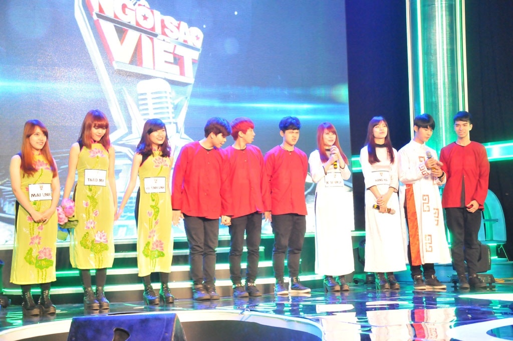 Tuy nhiên, với một tiết mục thông minh, ăn ý và màn vũ đạo tuyệt vời, 10 thành viên của Stay Crew đã nắm tay nhau đi tiếp vào vòng trong.