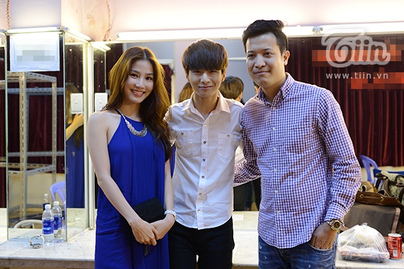 Cặp đôi mới của showbiz chụp ảnh cùng “thần đồng guitar” Sungha Jung