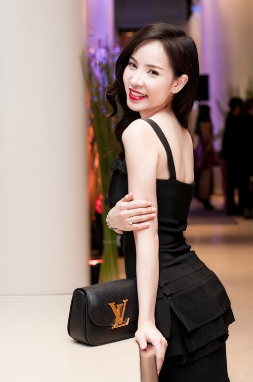 Ngọc Bích cho biết, những món đồ trên là anh trai cô tặng .