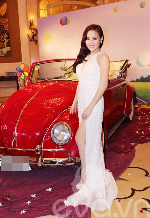 Buổi họp báo ra mắt album, Vy Oanh tổ chức ở khách sạn 5 sao với chi phí nửa tỷ.