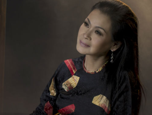 Clip Khanh Ly chao khan gia truoc liveshow dau o Viet Nam hinh anh