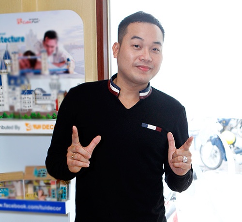 Anh chang ban pho run khi duoc Ha Ho 'quyen ru' hinh anh