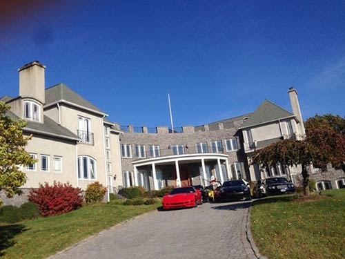 Căn biệt thự xa hoa với rất nhiều siêu xe của Hà Phương.